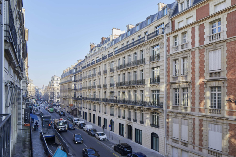 Oasiis - IMMEUBLE DE BUREAUX RUE PIERRE CHARRON A PARIS